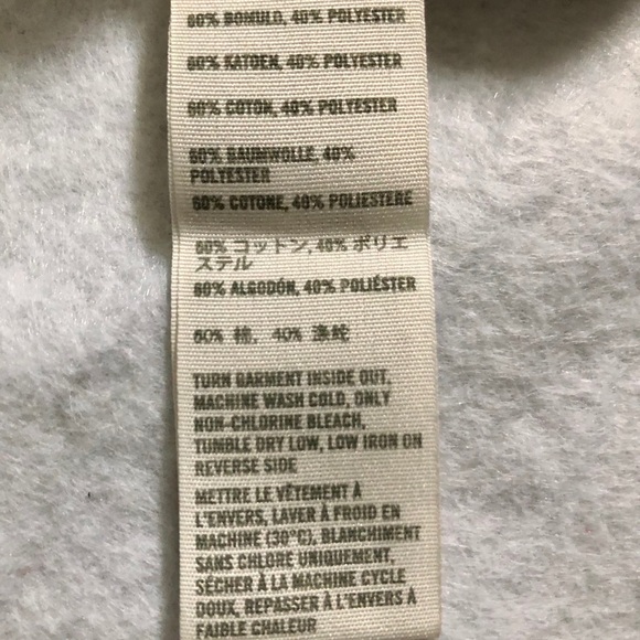 Hollister v-neck graphic tee - Picture 4 of 4